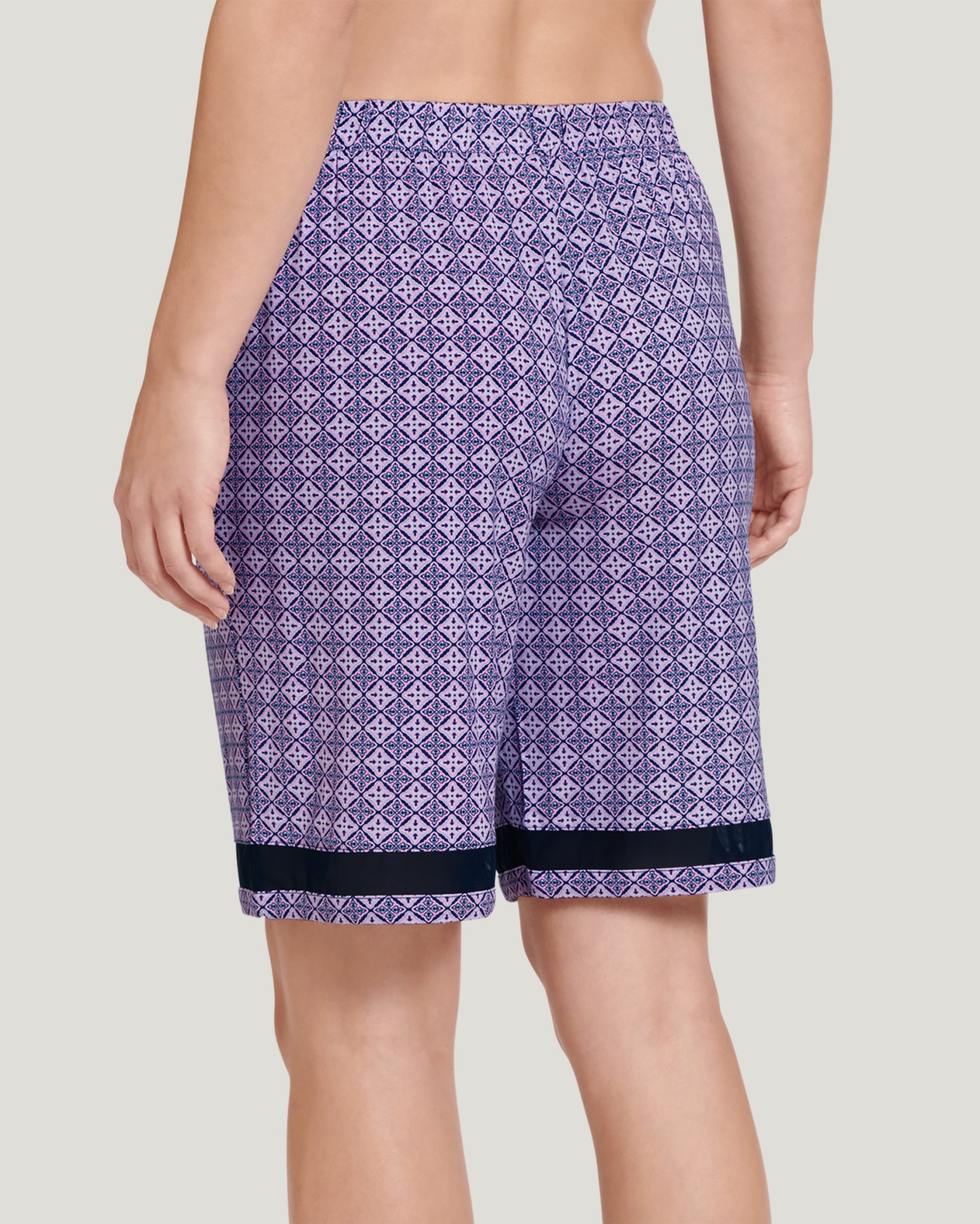 【MISCHIEF】LIGHTWEIGHT BERMUDA SHORTS_WAY BLUE/MUSTARD Shop summer's coolest trend: Bermuda shorts for every body